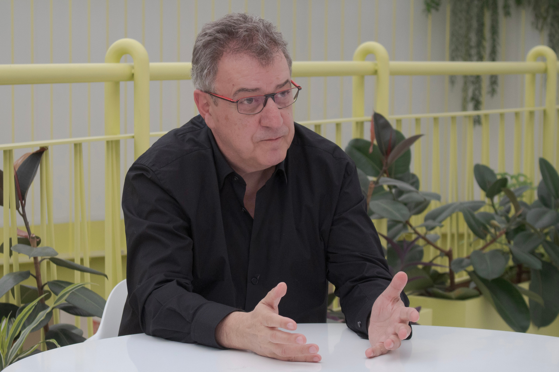 Domingo Gaitero durante una conversación profesional